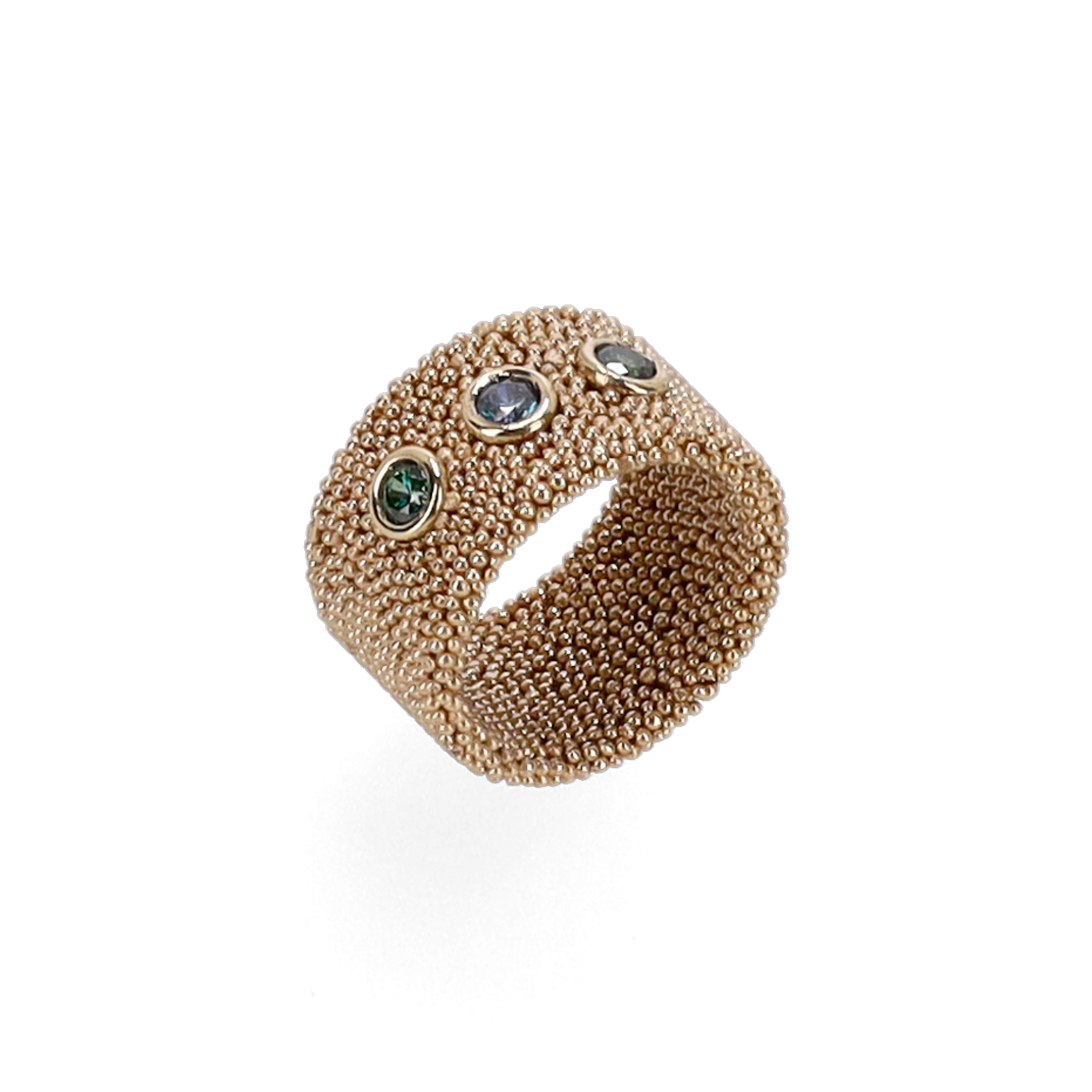 Dettaglio dell’anello Bohème, microsfere in bronzo e zirconi incastonati artigianalmente.